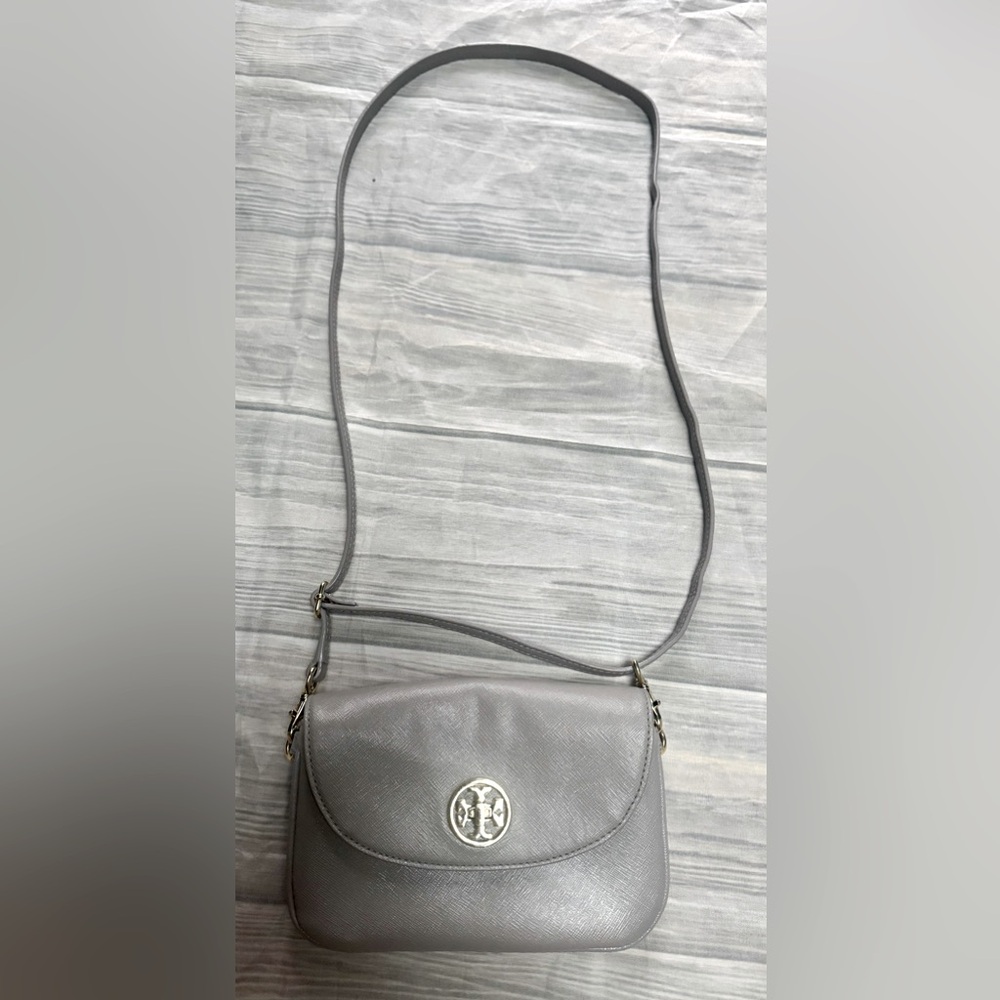 Tory Burch Robinson Turnlock Leather Crossbody - Like New Condition 🤍 - Picture 8 of 12